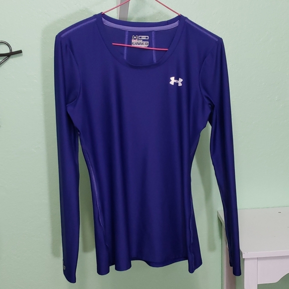 Under Armour Tops - UNDER ARMOUR HEATGEAR fitted shirt